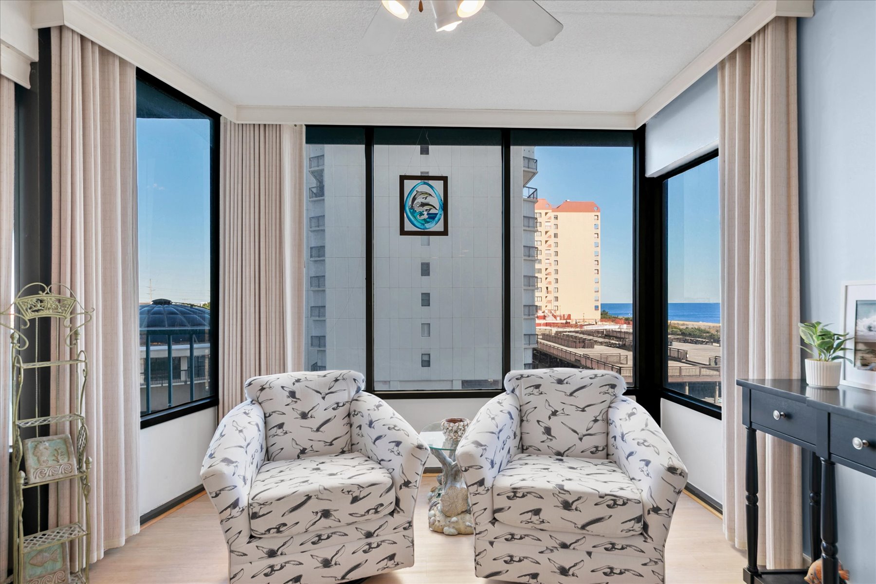 Relax and watch the waves!