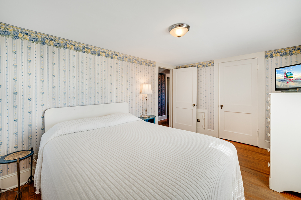 You'll also find a Full Bed in Bedroom 3.