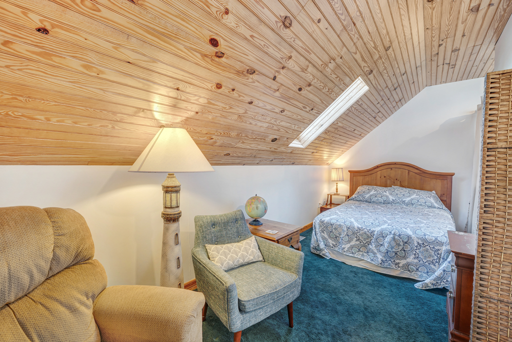 Upstairs Loft has a Queen Bed with a Privacy Curtain.