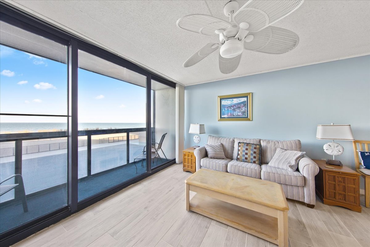Enjoy Sweeping Ocean Views & the Abundant Natural Sunlight that beams through the Floor to Ceiling Windows.