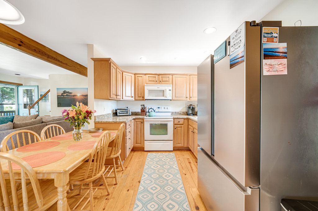 Not one to cook on Vacation? Many great dining options nearby!