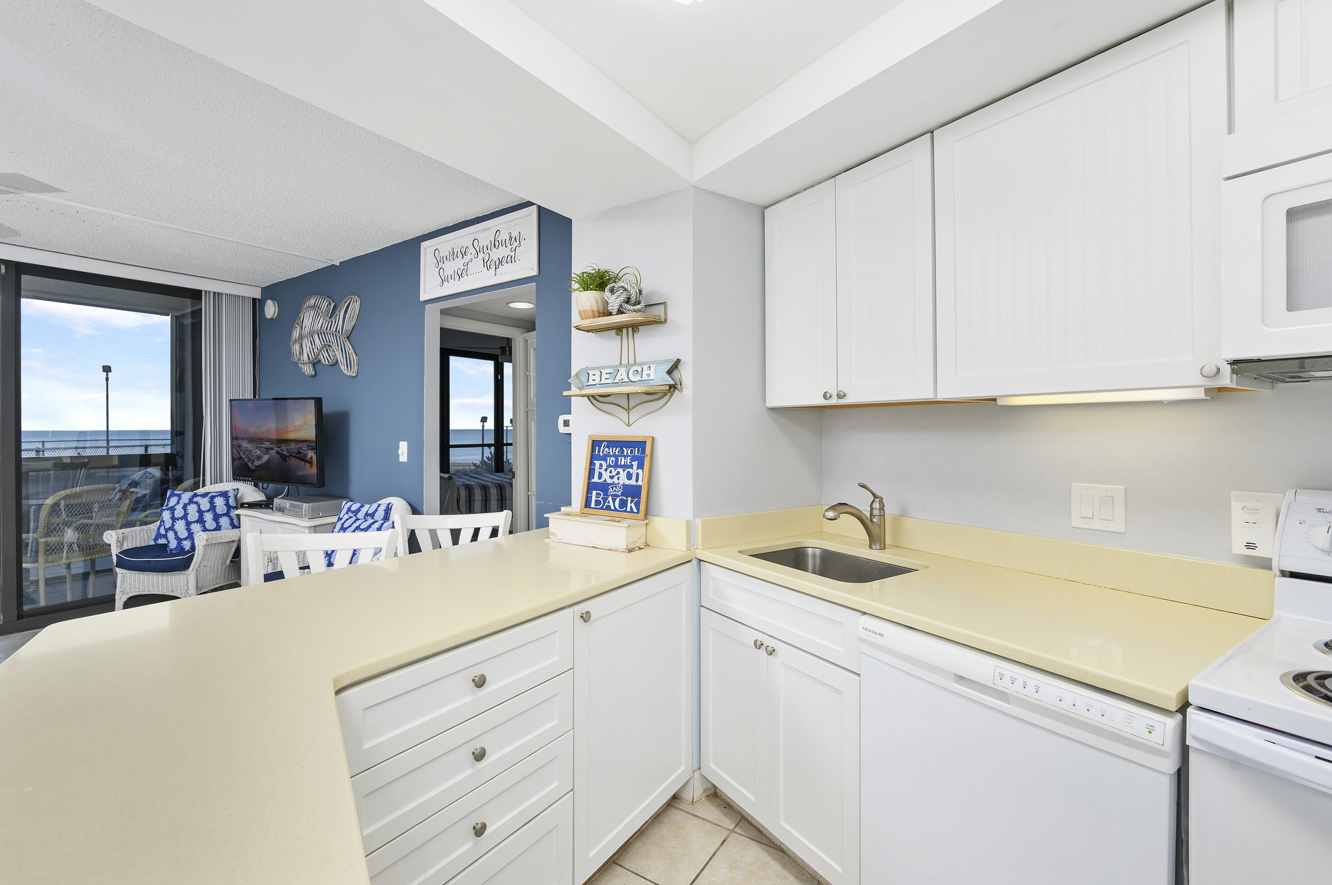 With plenty of counter space, you'll be able to pack the coolers faster!