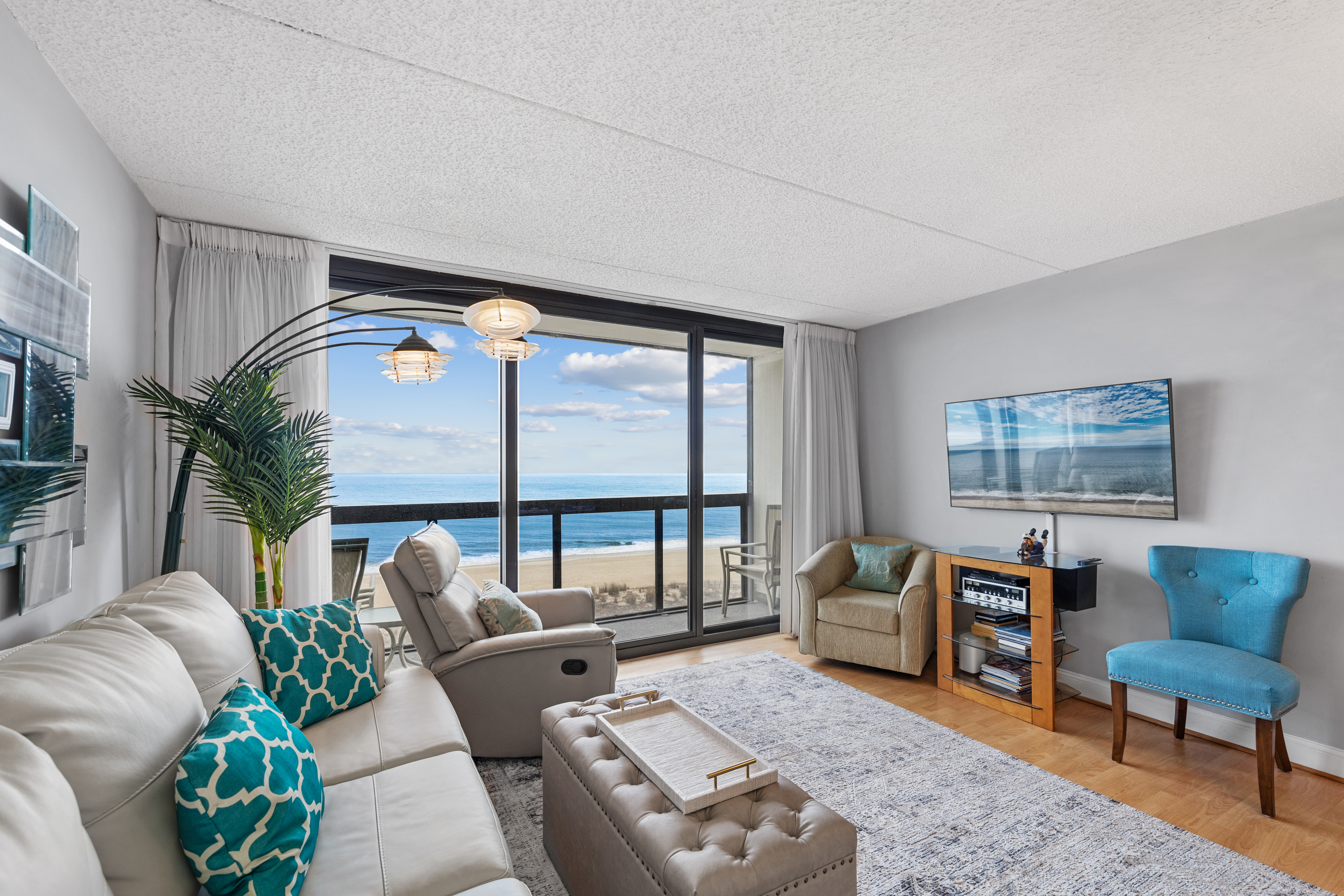 Enjoy Sweeping Ocean Views & the Abundant Natural Sunlight that beams through the Floor to Ceiling Windows.