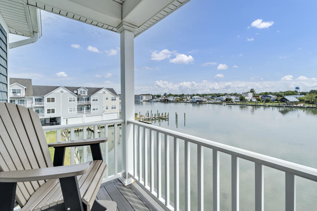 Slip out to the Master Balcony to stargaze while everyone slumbers.
