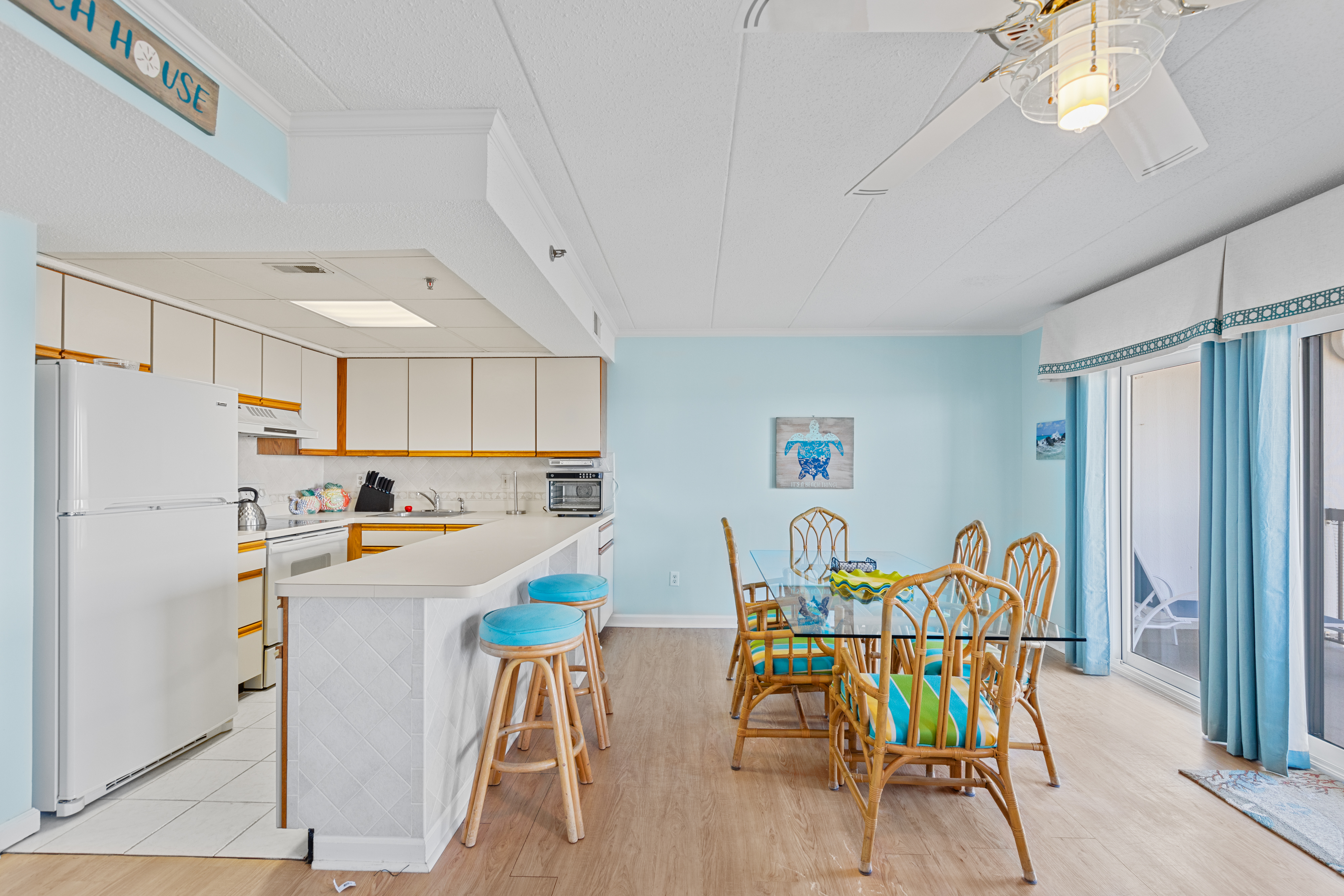 Grab a quick bite at the Breakfast Bar before exploring OC!