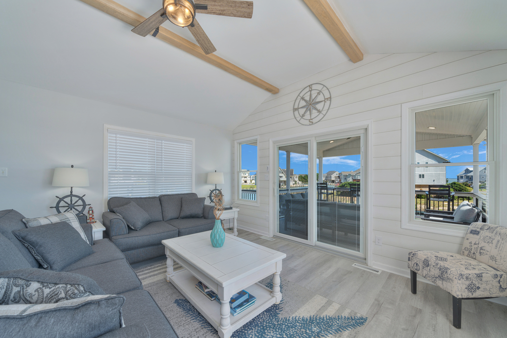 More comfy Furnishings and gorgeous Water Views.