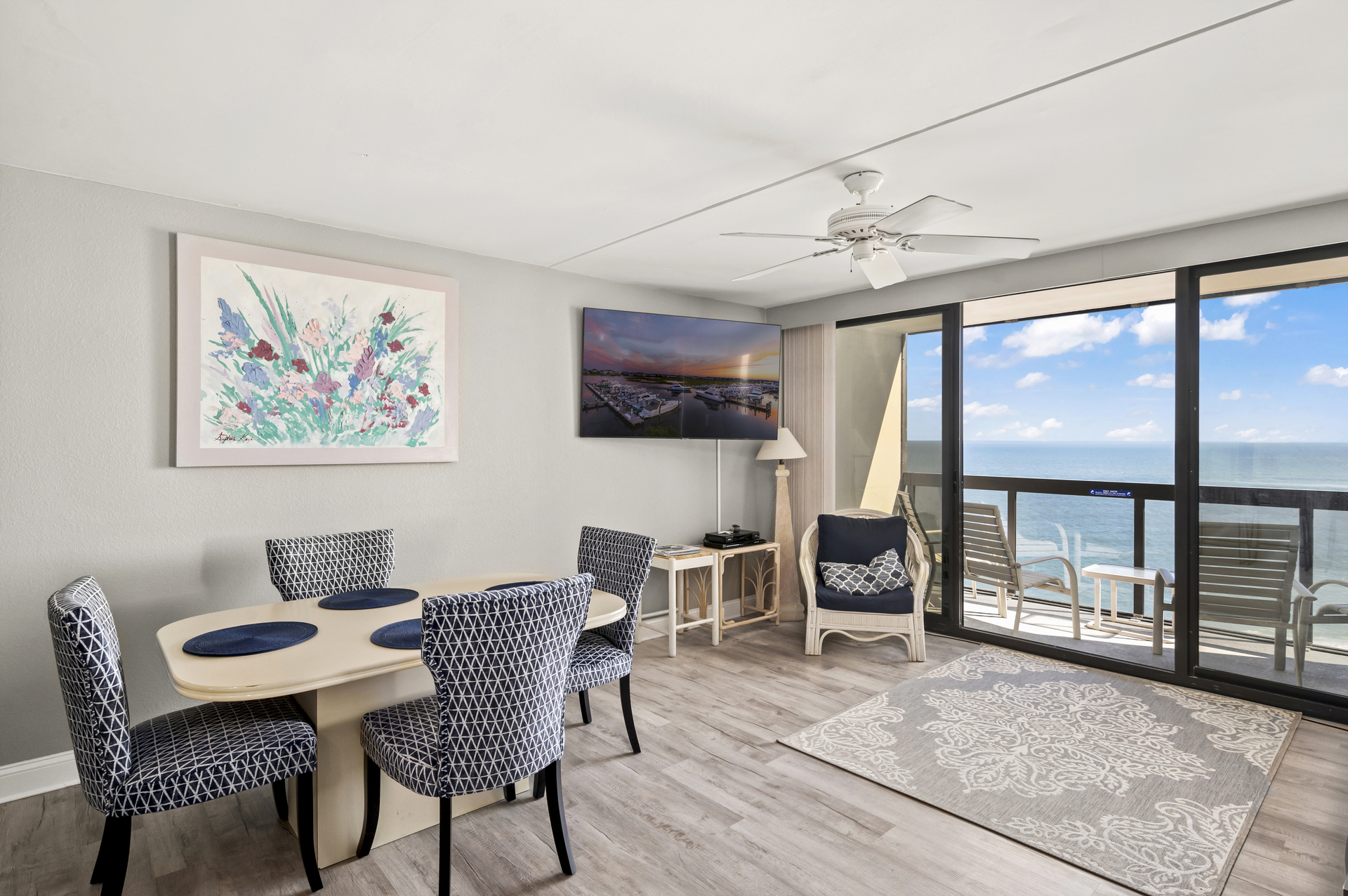 The wall to wall glass door provides the BEST view!