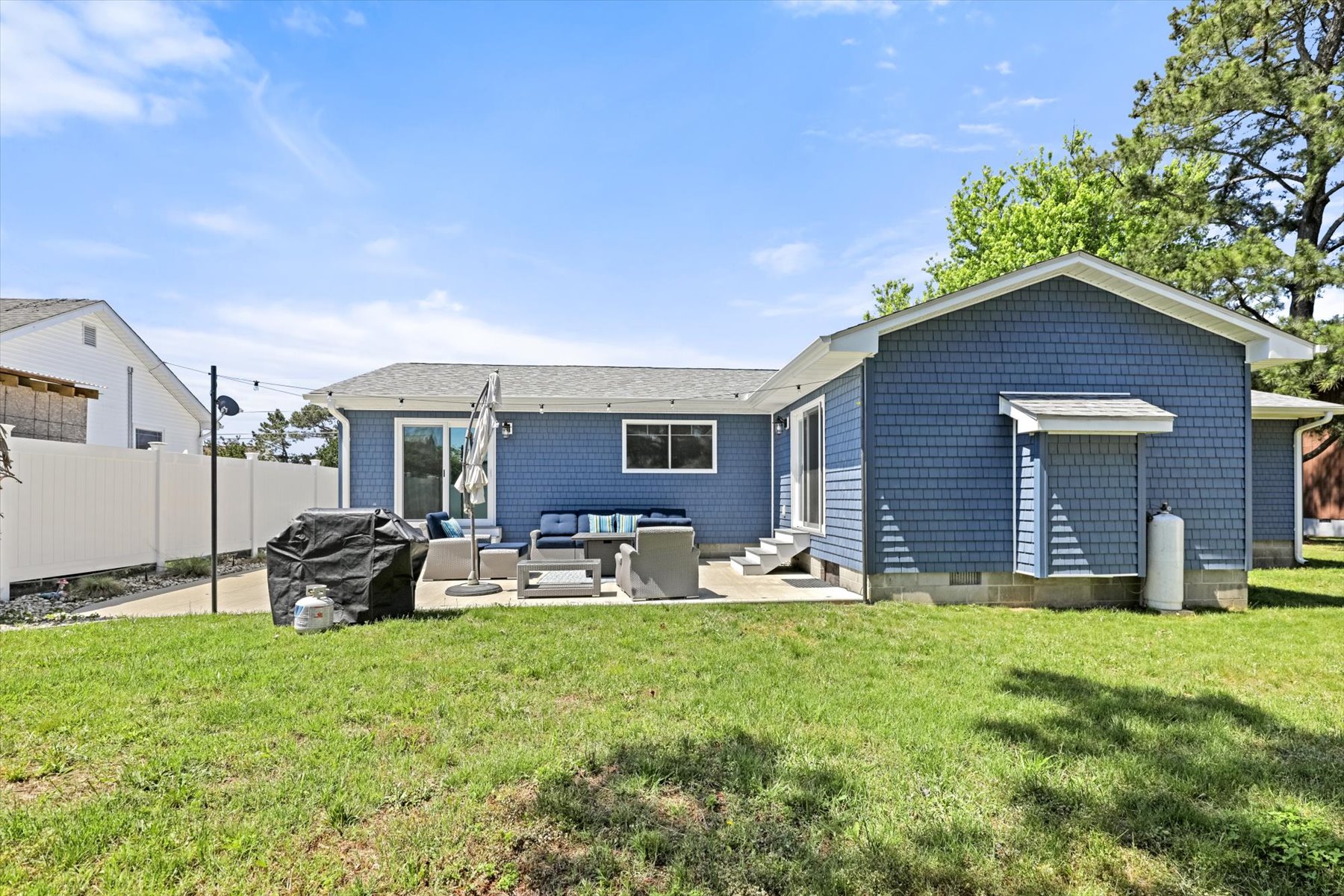 Grill Cheeseburgers in Paradise on the Gas Grill.
