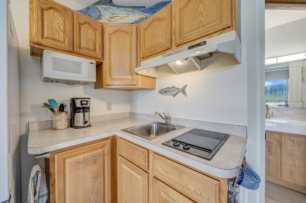 Whip up quick meals in the well-stocked Kitchenette.