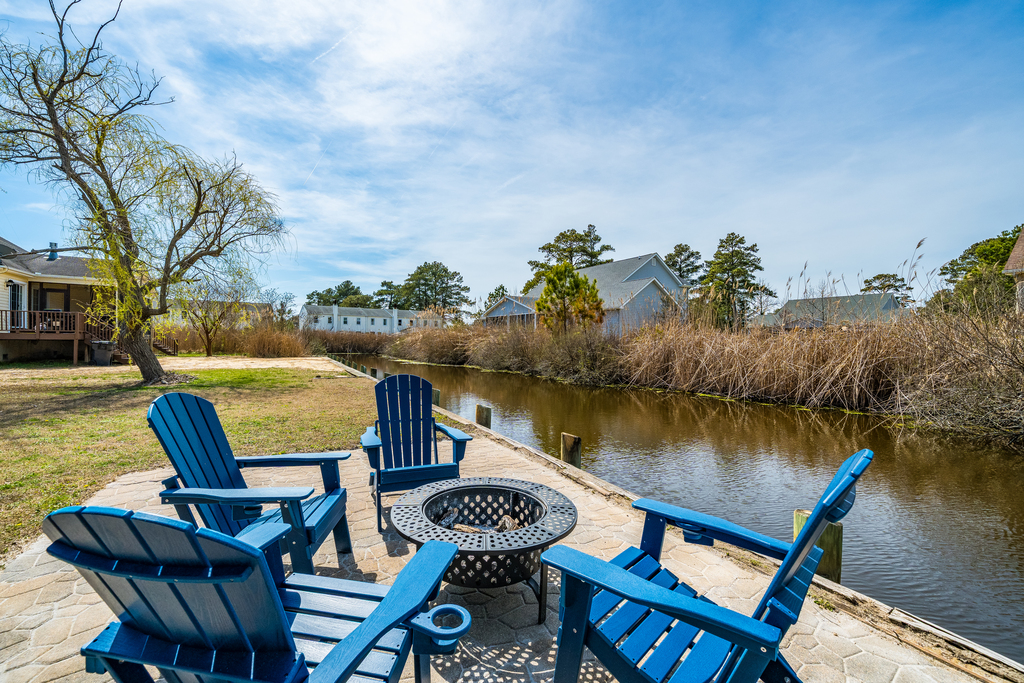 Sitting on a serene Tidal Creek, you can fish and crab right in your own backyard!