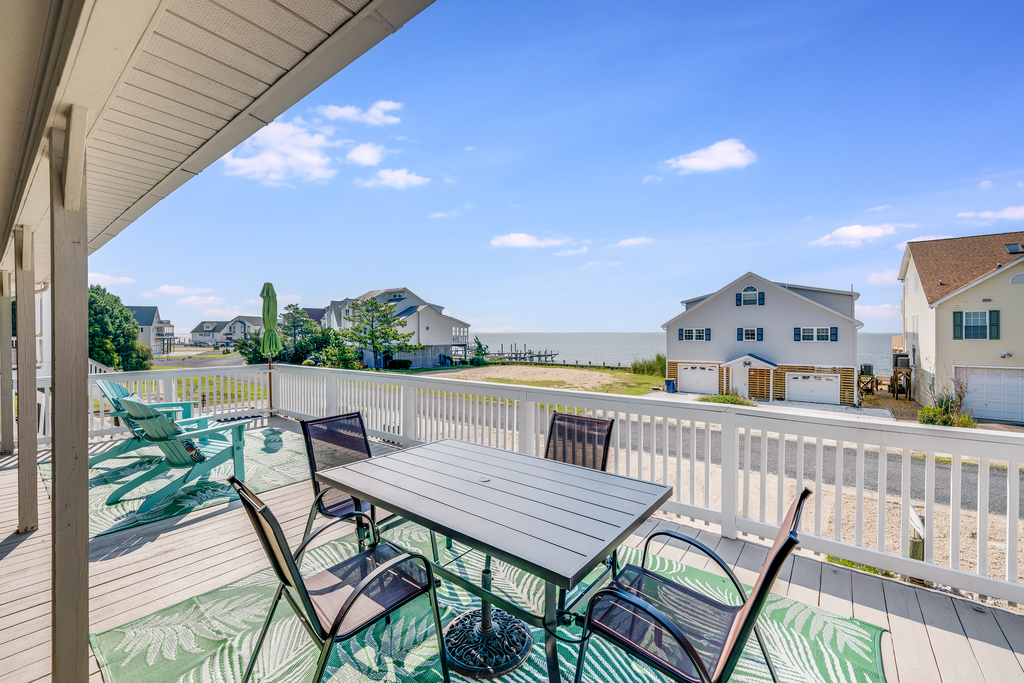 Dine Al-Fresco with amazing Views.