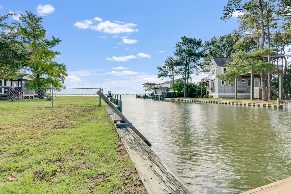 Spectacular Views and Access to Oyster Bay!