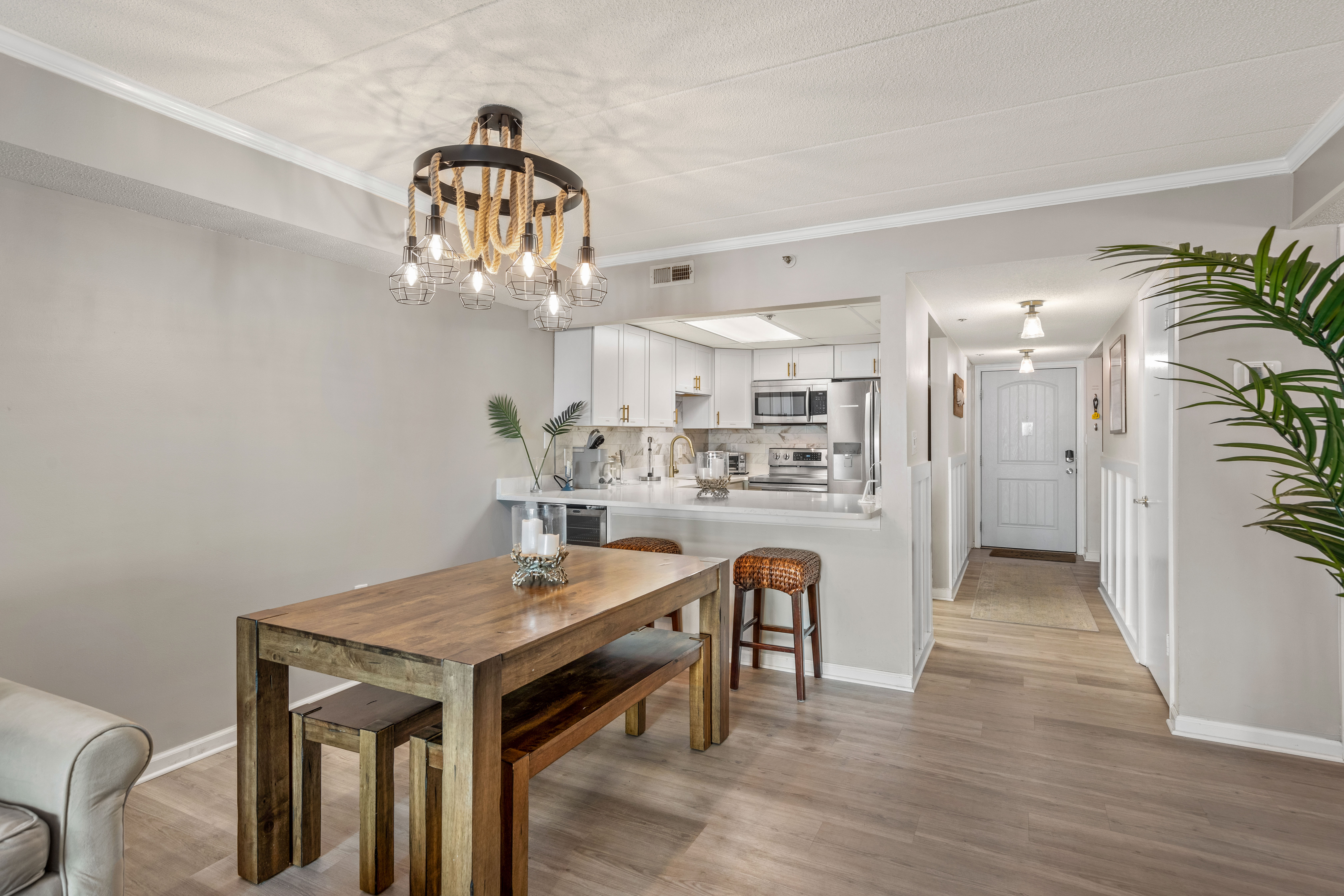 Enjoy a meal at the table or grab a bite at the Breakfast bar before hitting the Beach!