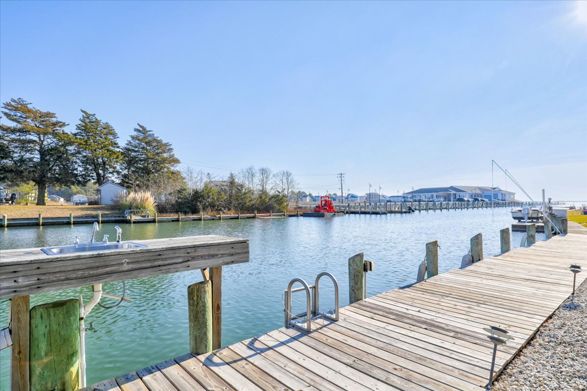 Fish in your own backyard, tie the boat out back, or launch your Kayak from the Ladder.