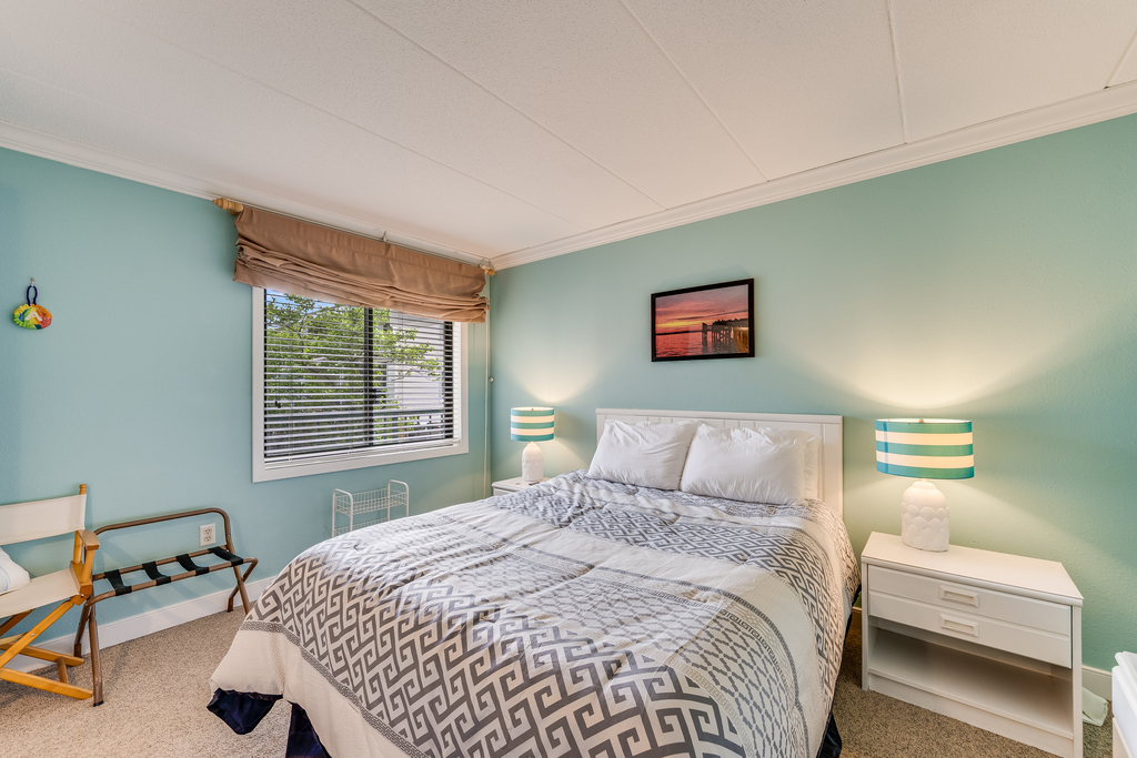 Sink into the Cozy Queen Bed & Relax after a long day of Fun in the Sun.
