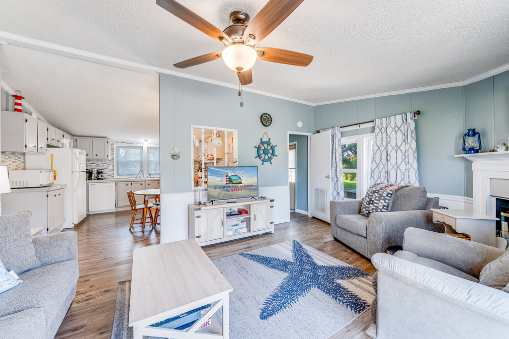 This adorable home sleeps 7 in pure comfort.