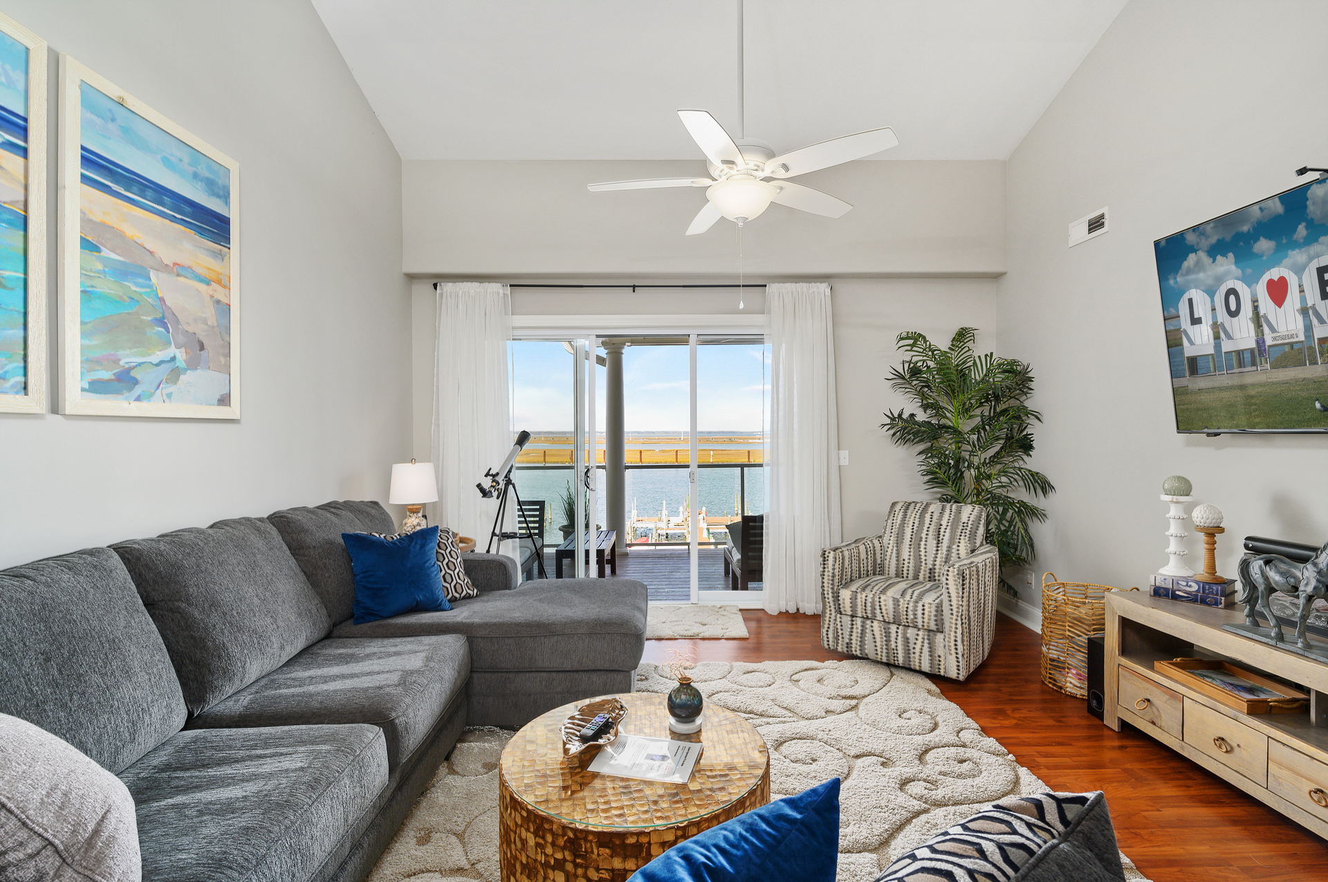 Relax and enjoy Free WiFi and Flat Screen Streaming TV.