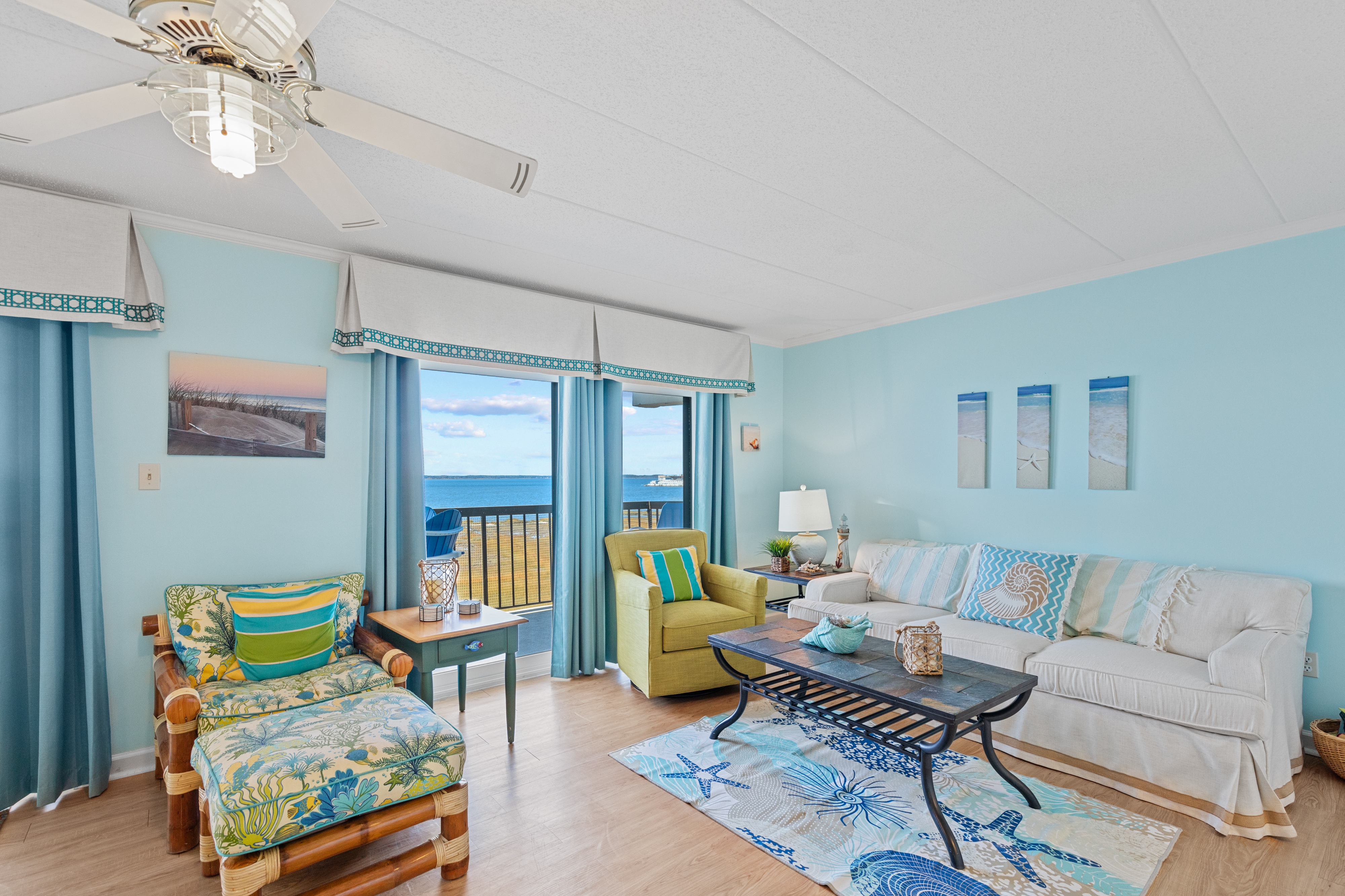 This gorgeous Condo sleeps 6 in true comfort!