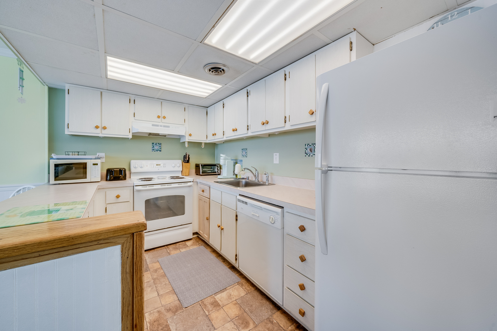 A fully-equipped kitchen ready for you and your family to whip up meals or beach snacks!