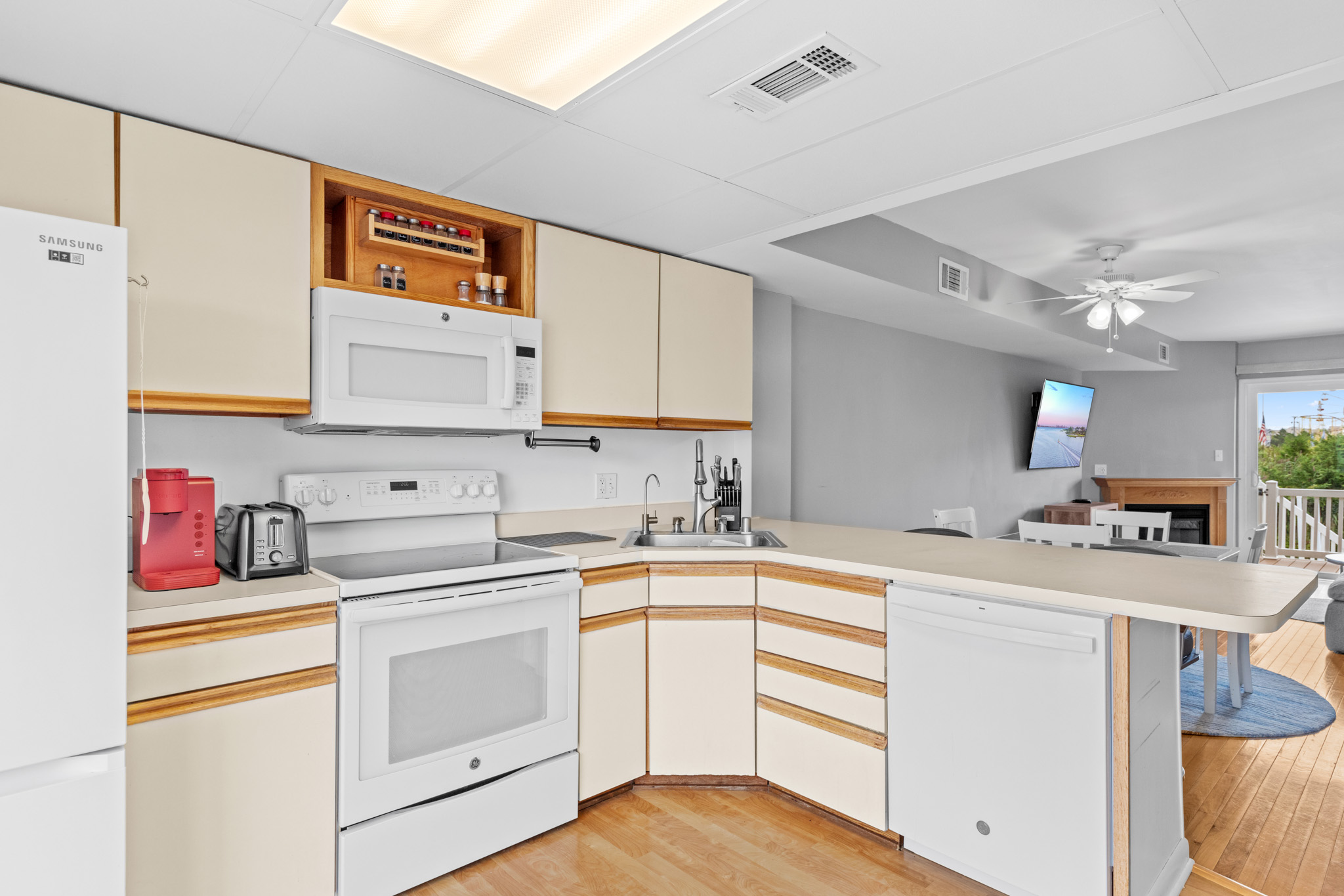 The stocked Kitchen will delight the Chef in your Family with all the conveniences of home!