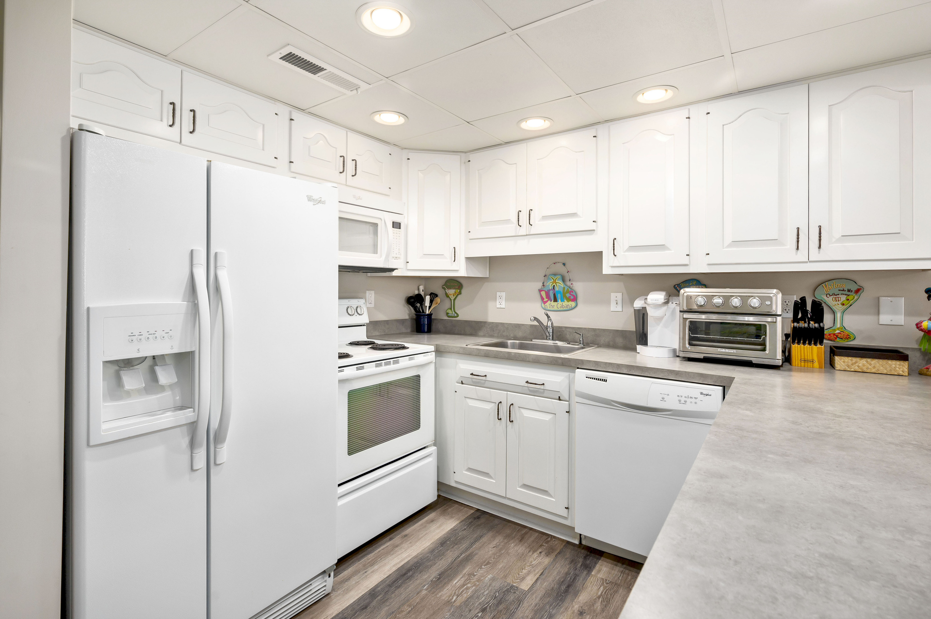 Full-Size Appliances & plenty of Counter Space will make mealtime a Breeze.