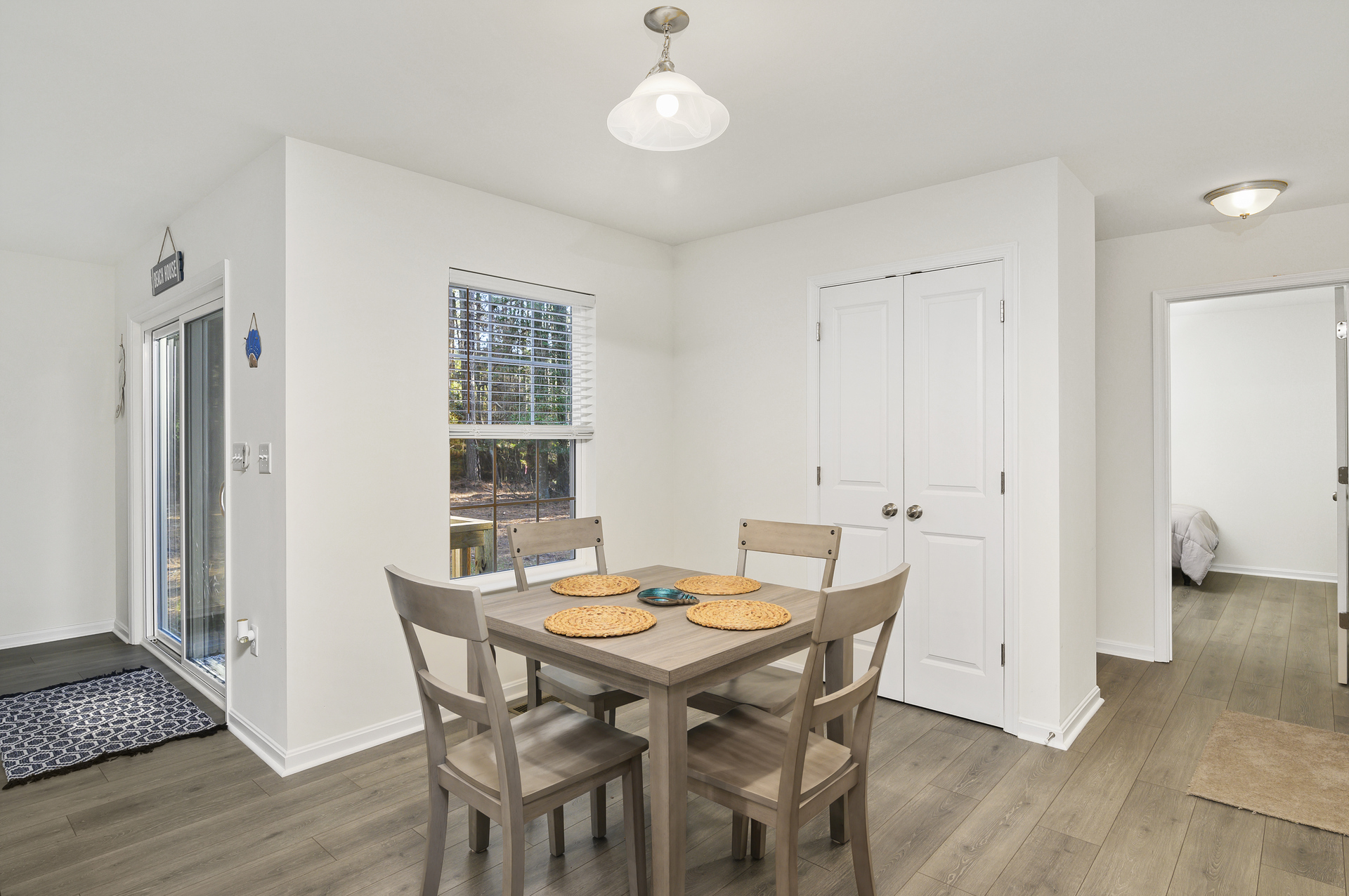 Dine in the comfort of Central AC, or wander down to The Marina Club for Waterfront Dining.