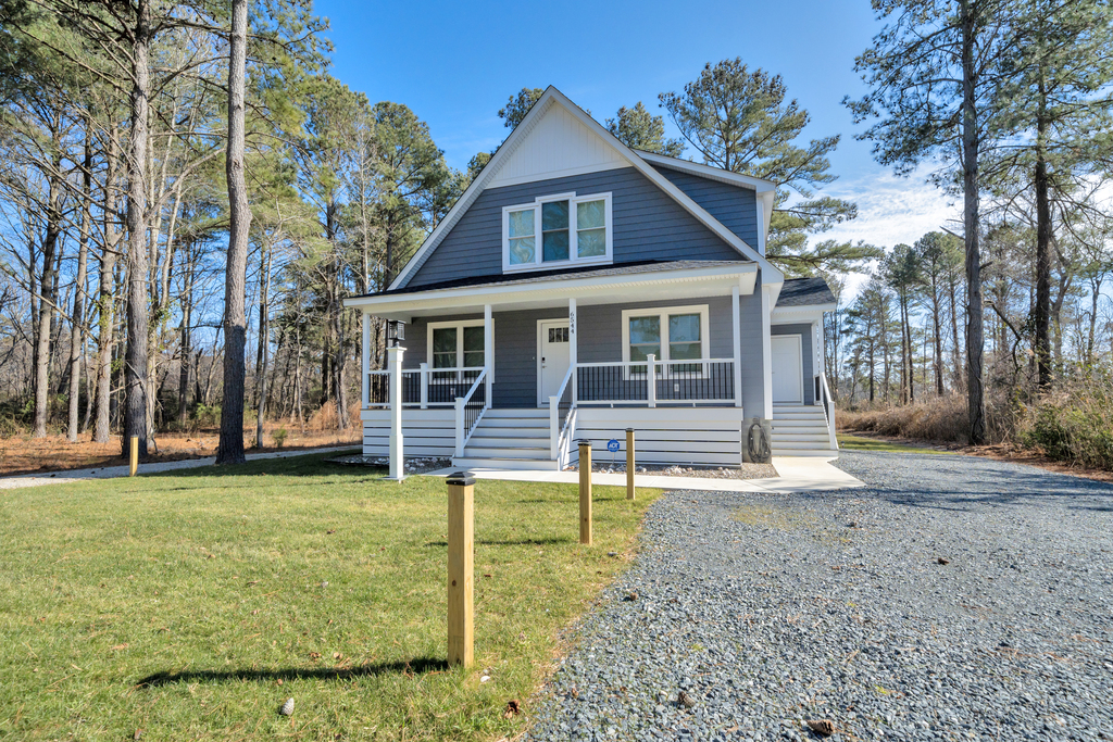 Plenty of parking and elbow room at Relax Inn - what are you waiting for?