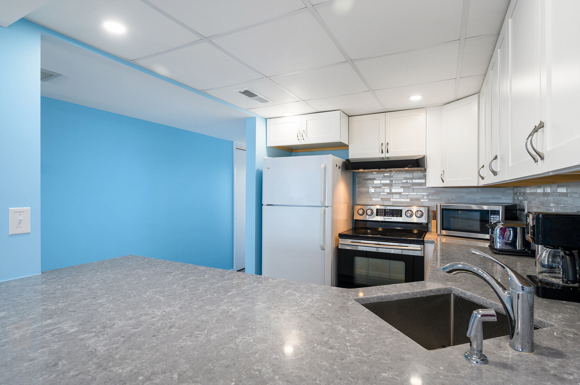 Gorgeous new countertops provide plenty of space