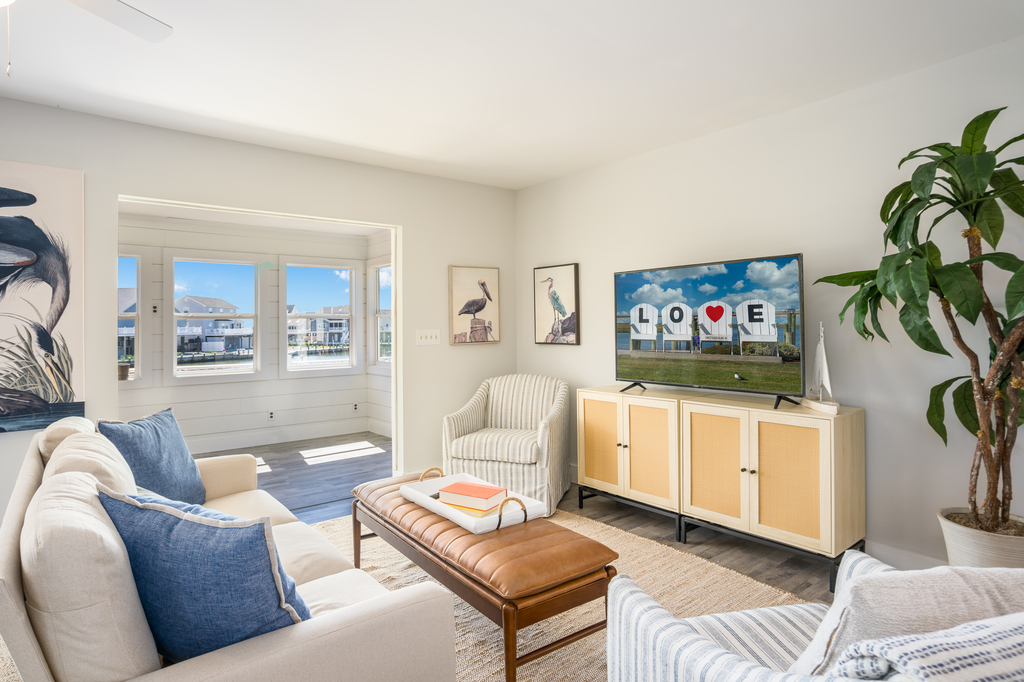 This newly Renovated House sleeps 6 in comfort and style.