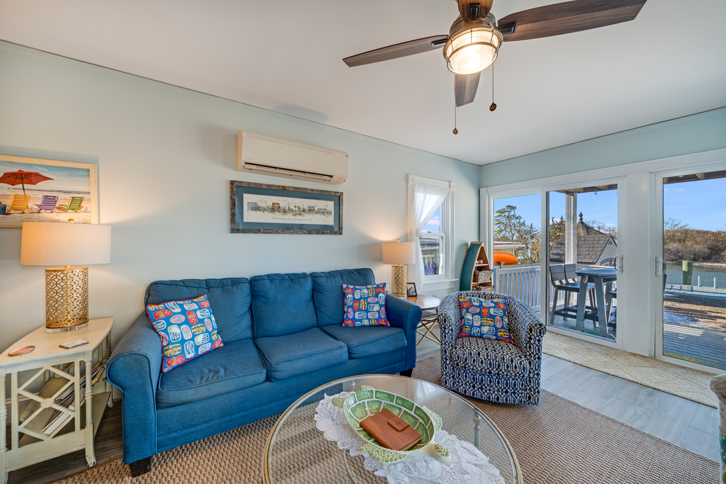 This gorgeous Waterfront Home sleeps 8 in style & comfort - and with amazing Views.