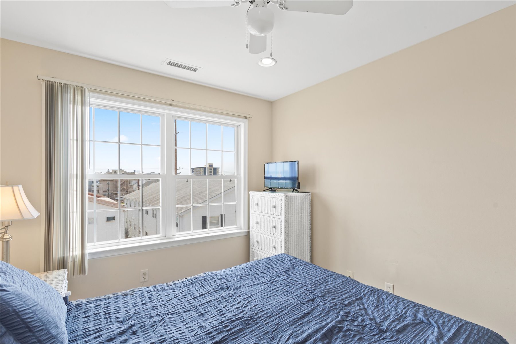 A bright space that features a Flat Screen TV.