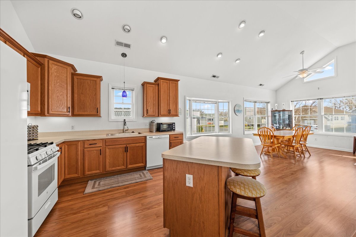 Mealtime will feel nothing like a Chore in the amazing Kitchen!