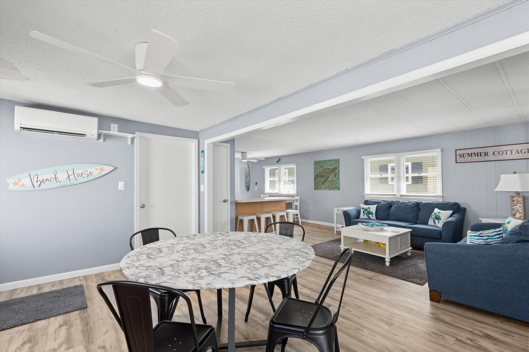 Dining area seats 4.