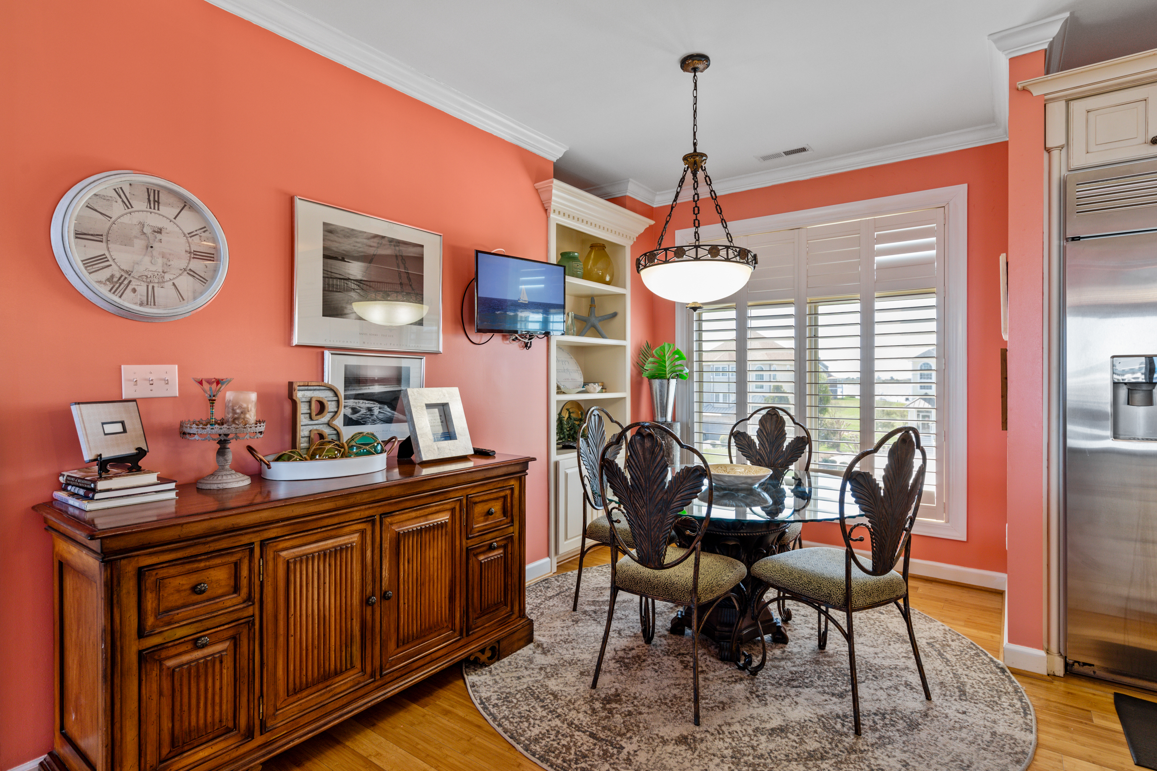 And Expansive Dining Area!