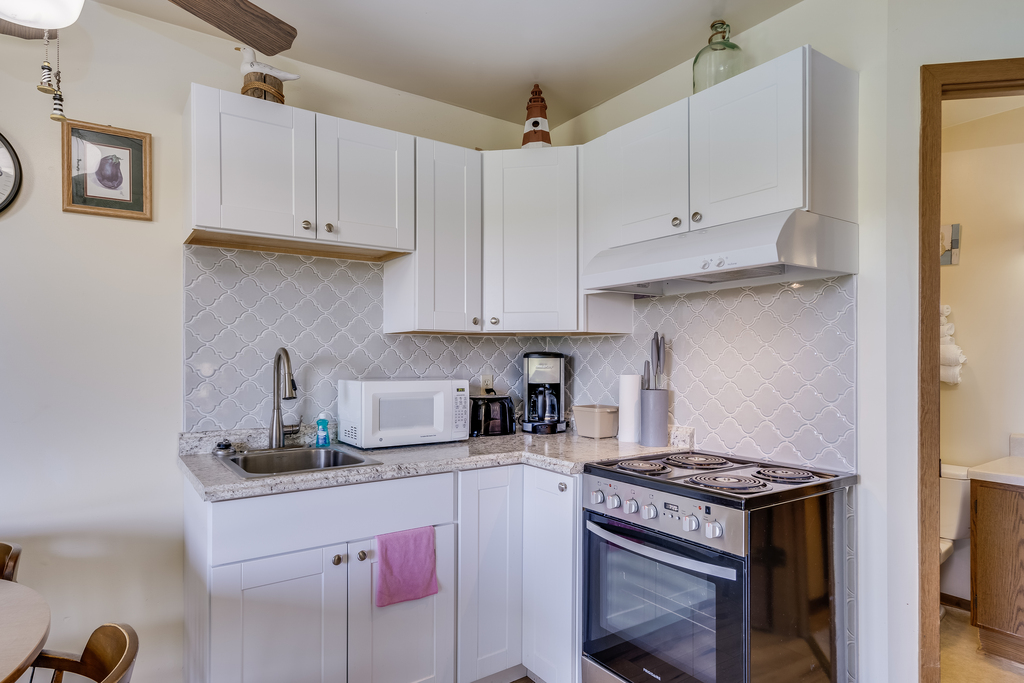 Another view of the Kitchenette