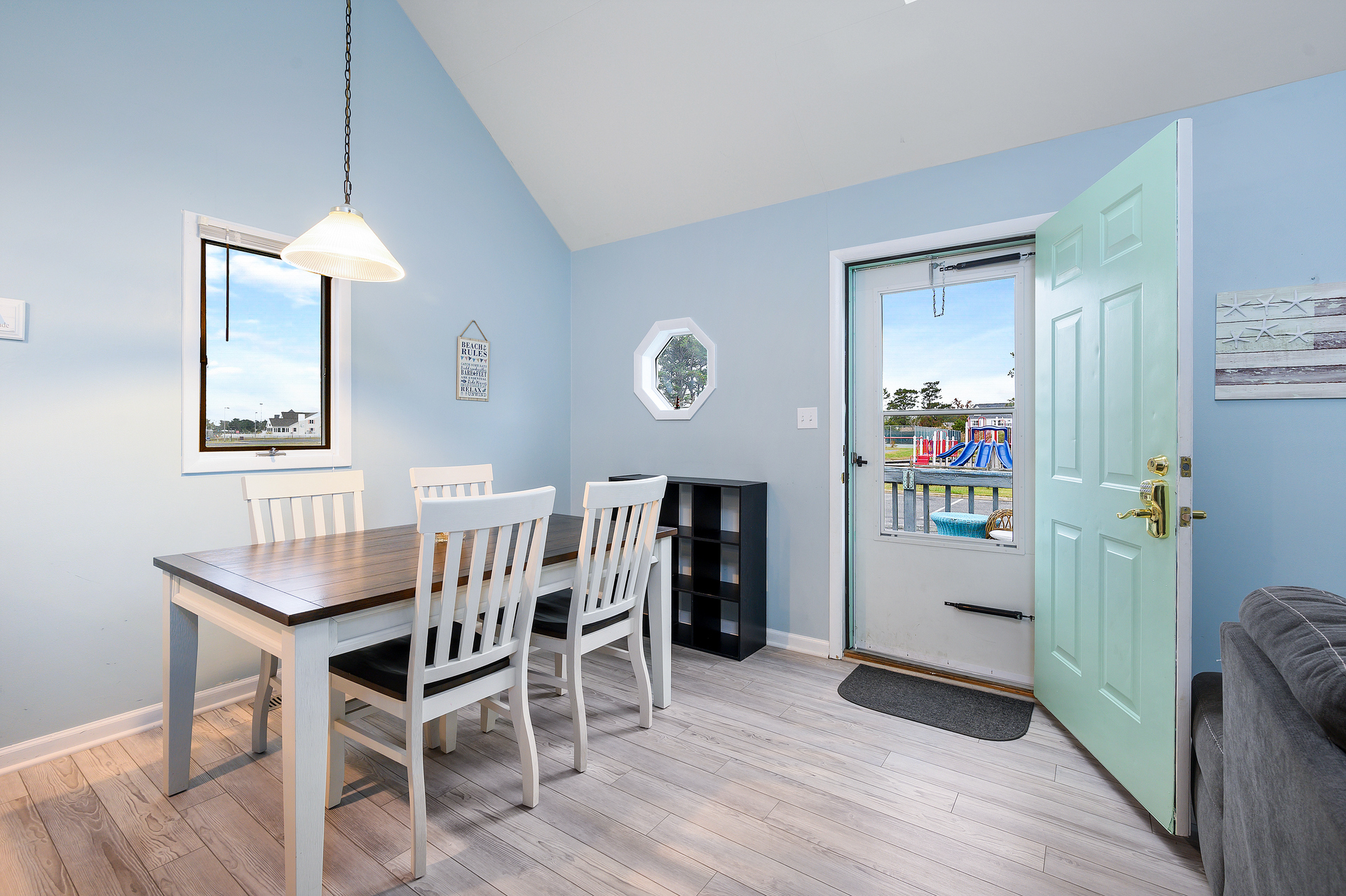 Plenty of seating in Dining Area and at Breakfast Bar.