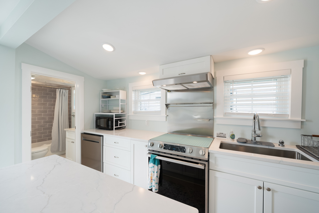 Mariner's Light is tucked in a great mid-island location, close to everywhere you want to be!