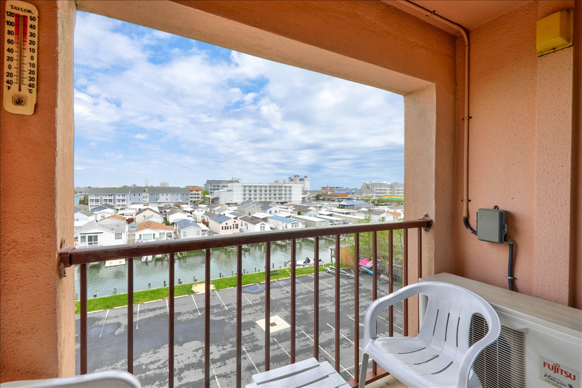 Breathtaking Views of the Canal and Ocean City.