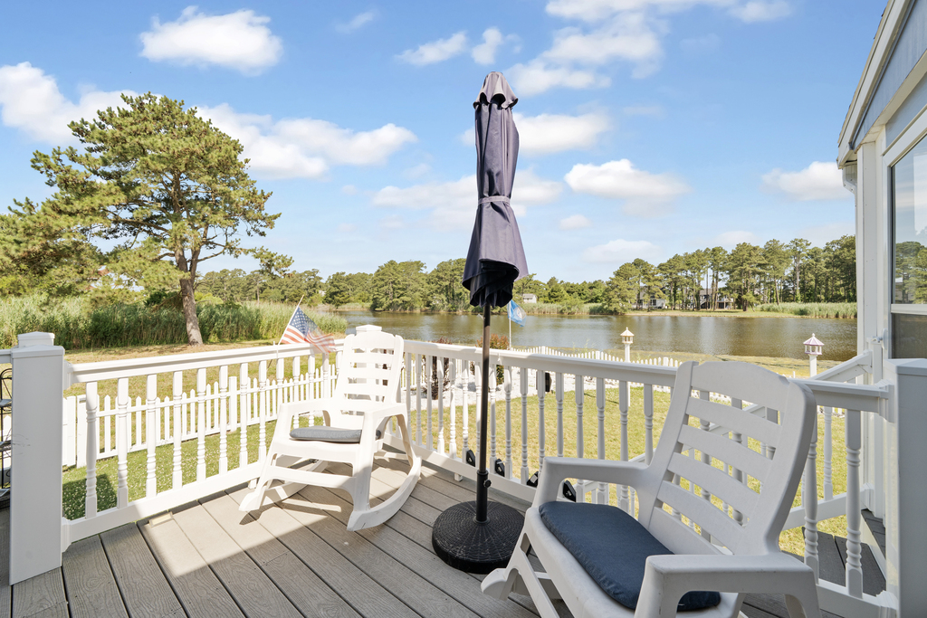 Enjoy gorgeous Views of the serene Pond, teeming with Wildlife!