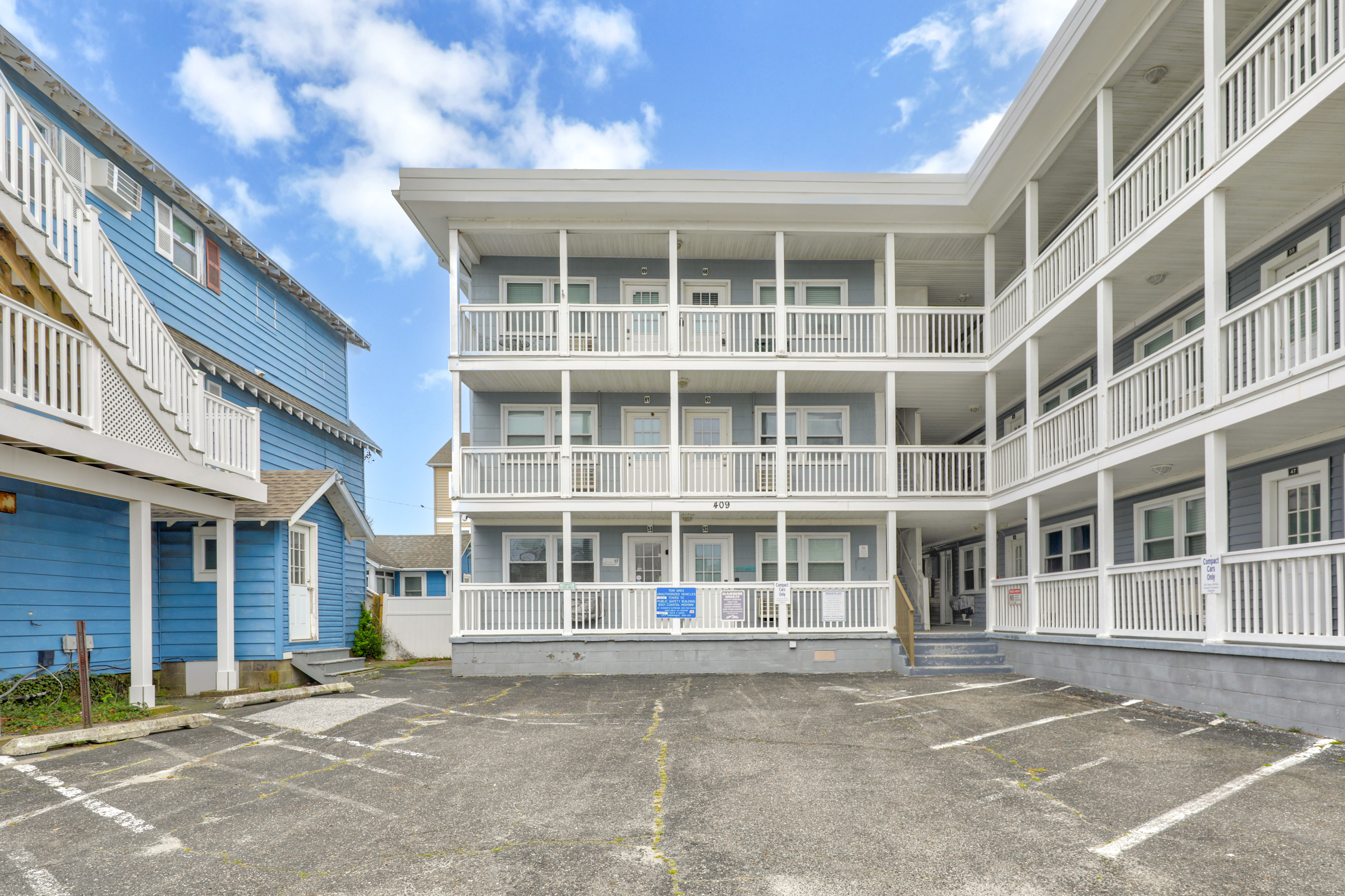 Harbor Breeze is close to many Shopping, Restaurants, Amusements and More!