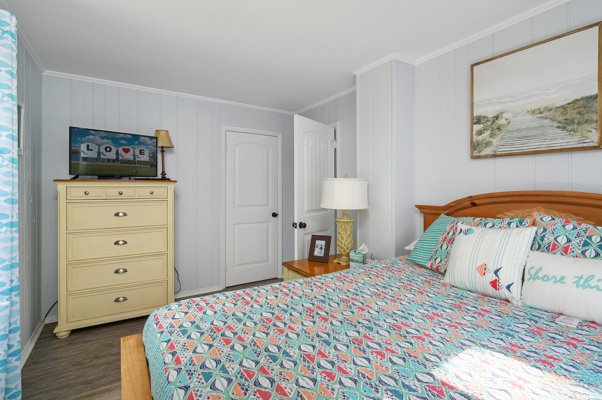 You`ll love the very tasteful Coastal Decor throughout Smooth Sailing.