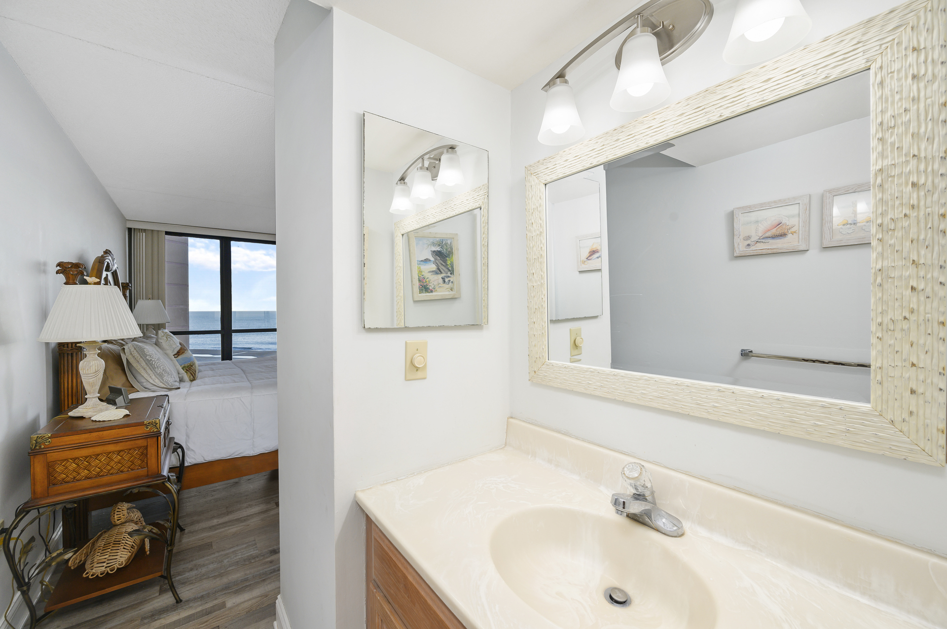 Private, Full Primary Bathroom!!