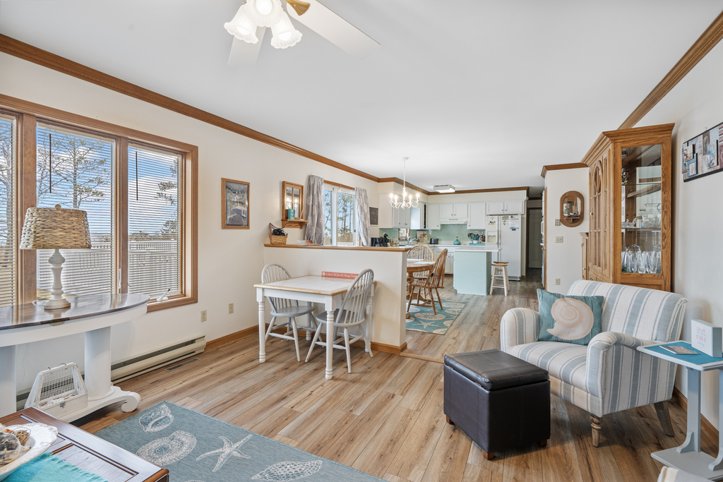 Vineyard Cove sleeps 8 in comfort and style.