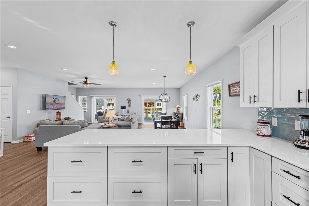 Coastal Crab's layout is light, bright, and open.