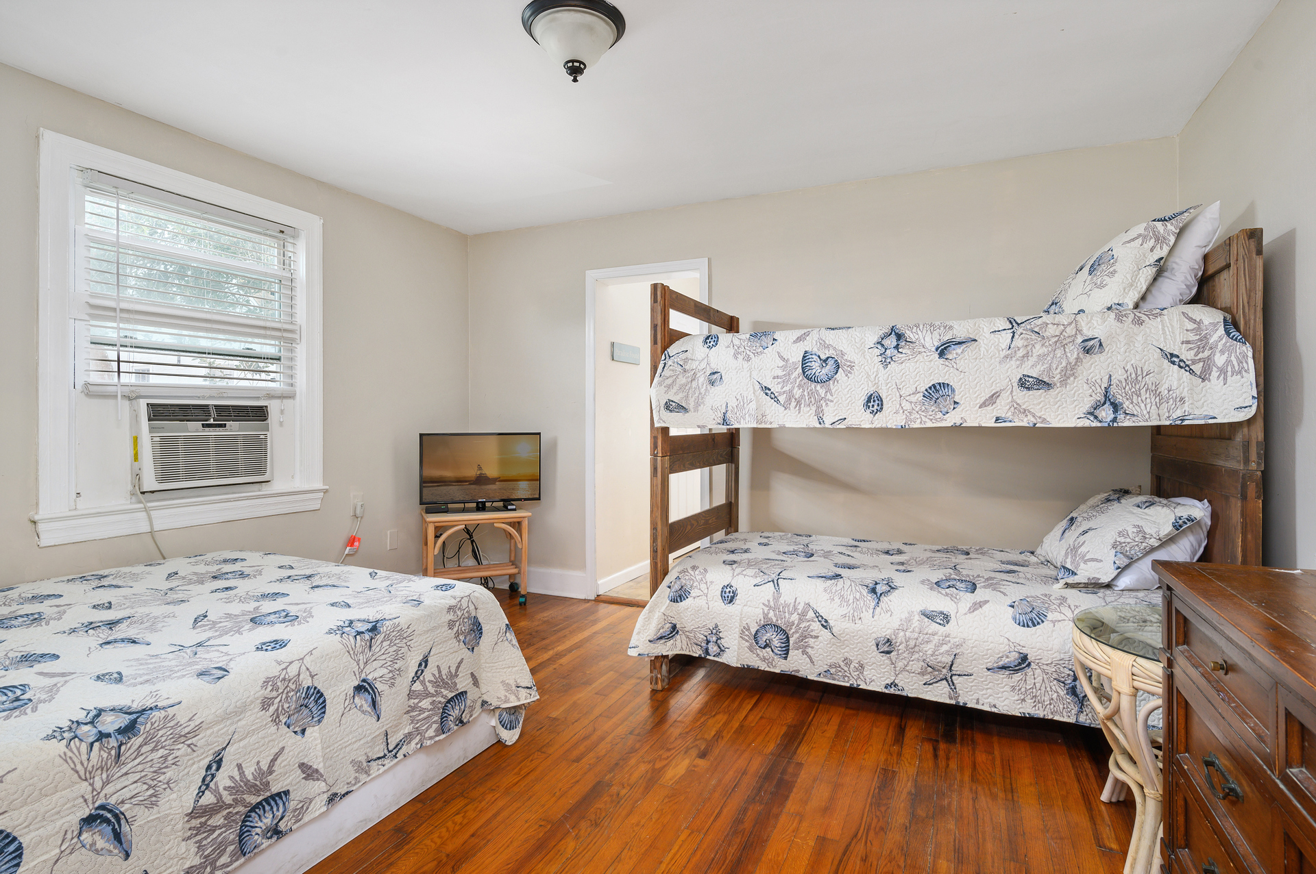 Twin bunk and Flat screen streaming TV