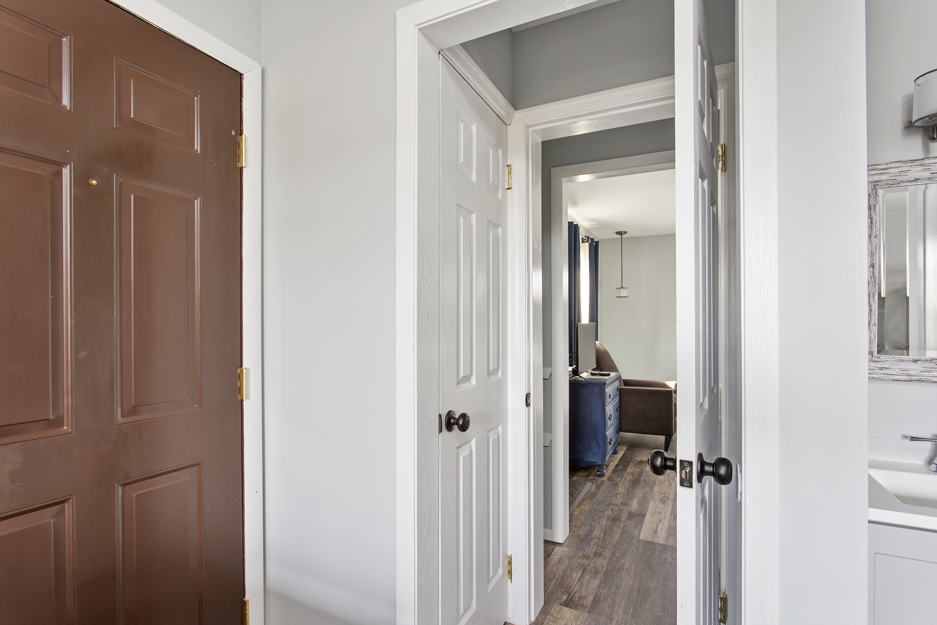 The door connecting the Rooms can be locked for privacy.