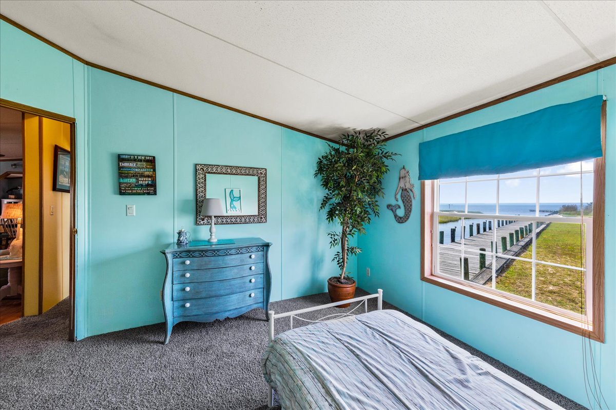 You can see straight down the Pier to the water's edge.