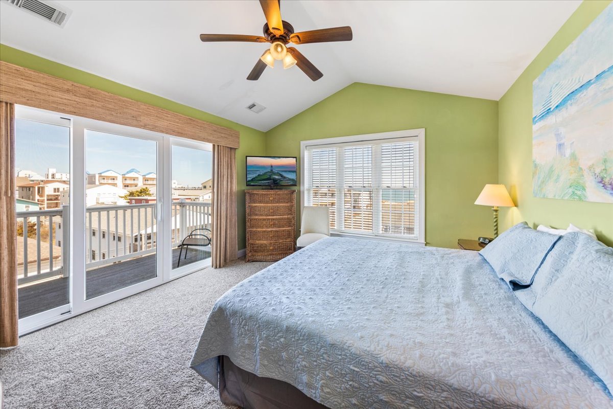 The Private Balcony is a perfect space to sit under the stars and plan your next fun day with the family. Then crawl into bed and watch a movie or just stare at the stars.