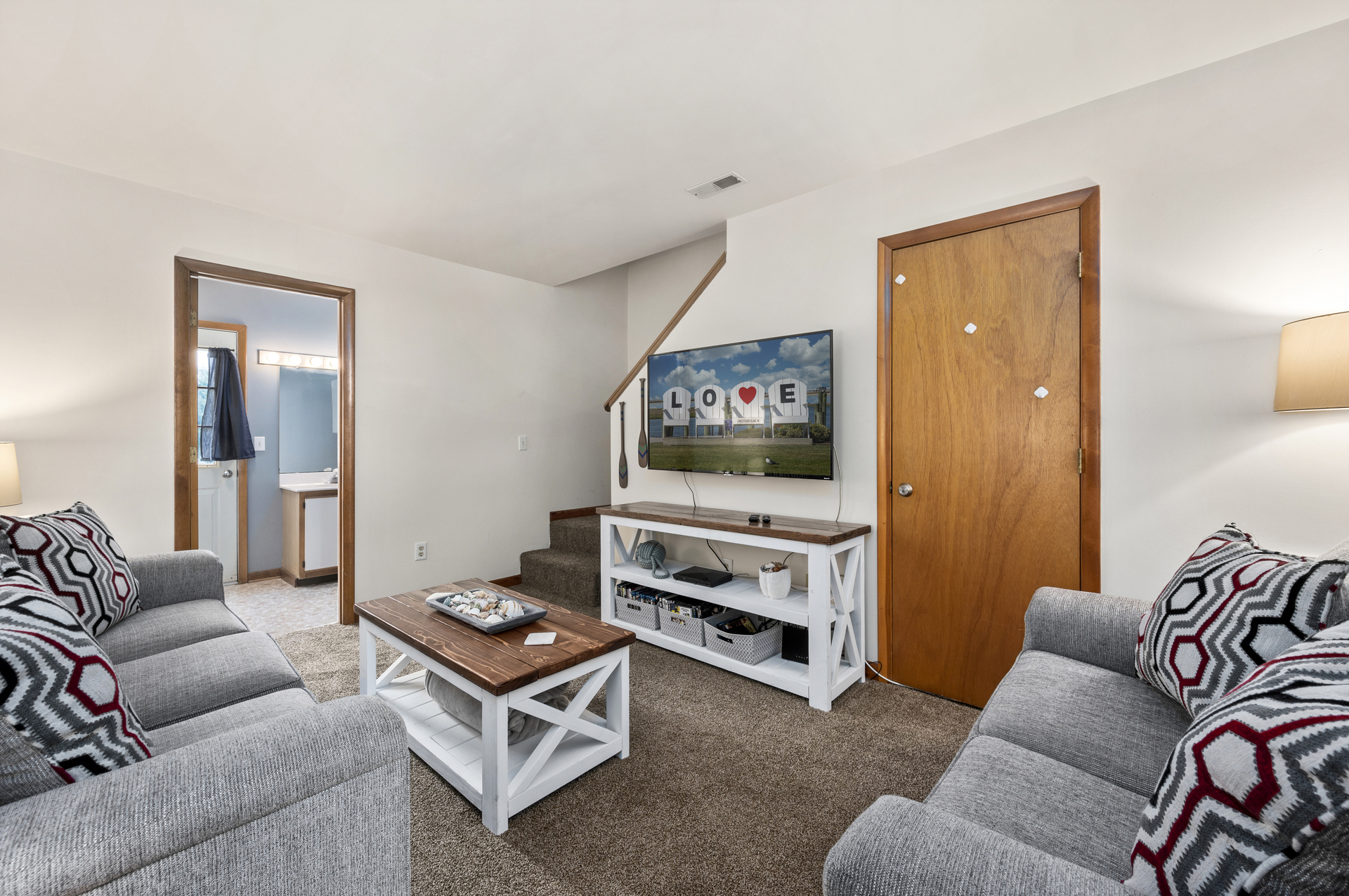 Enjoy Flat Screen TV and Free WiFi.