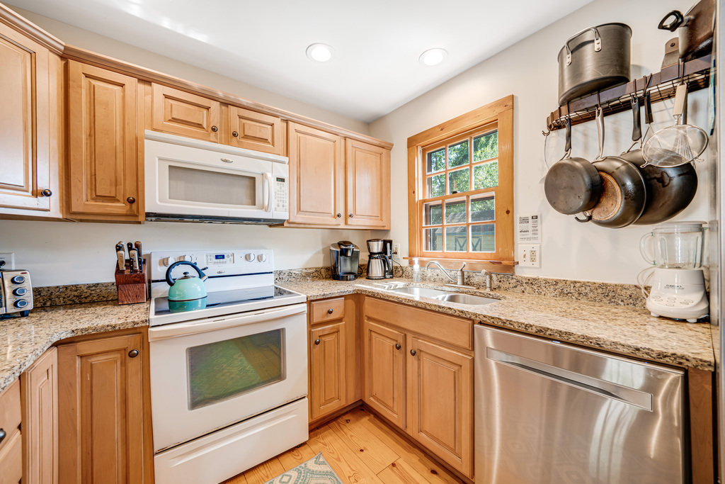 Well-stocked with all you need to make mealtime a bay breeze.